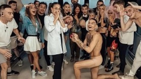 VIDEO // Morgenshtern îmbrăcat doar în chiloți și-a cerut în căsătorie iubita
